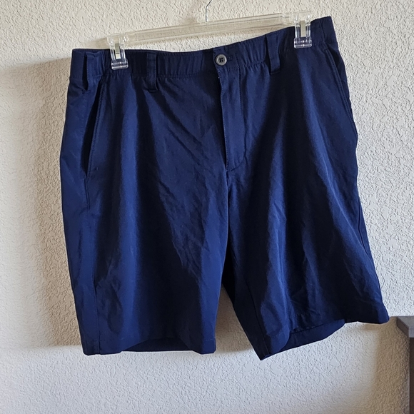 Under Armour navy cargo shorts. - Picture 1 of 7